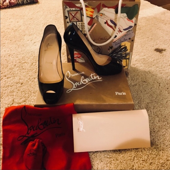 ‼️Reposhing‼️ Christian Louboutin red bottoms - Picture 6 of 6